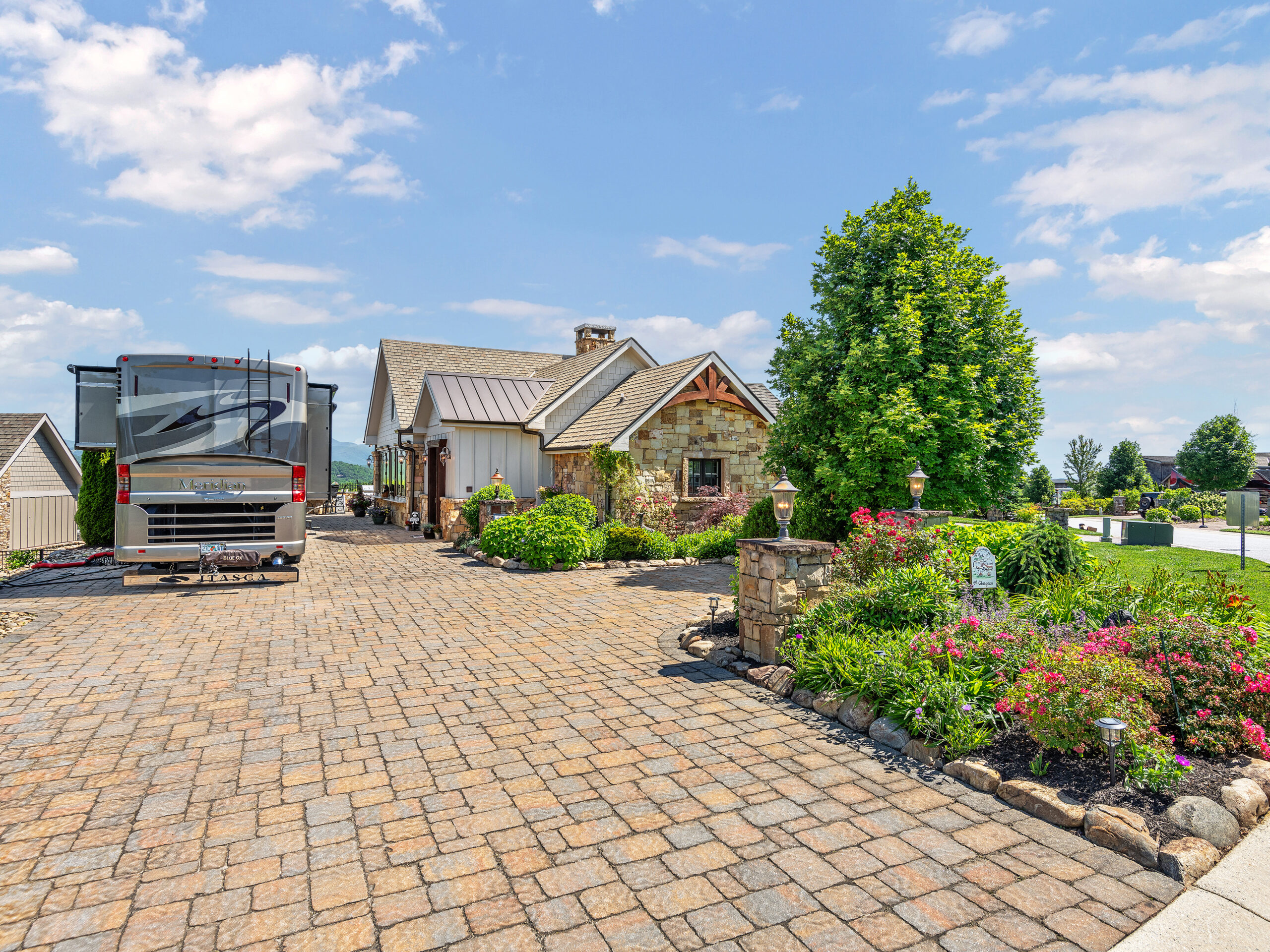 siteR84 ridge 121 mountain falls drive lake toxaway 01