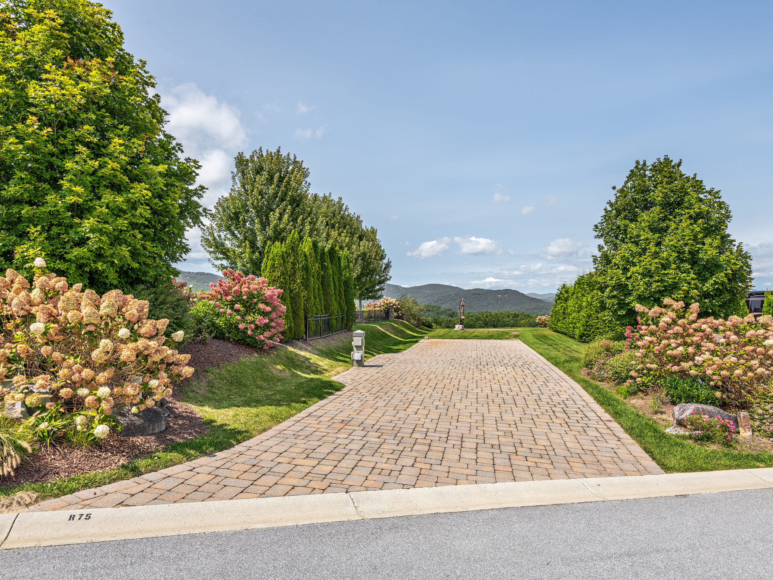 siterR75-ridge-221-mountain-falls-drive-lake-toxaway-01-1-scaled