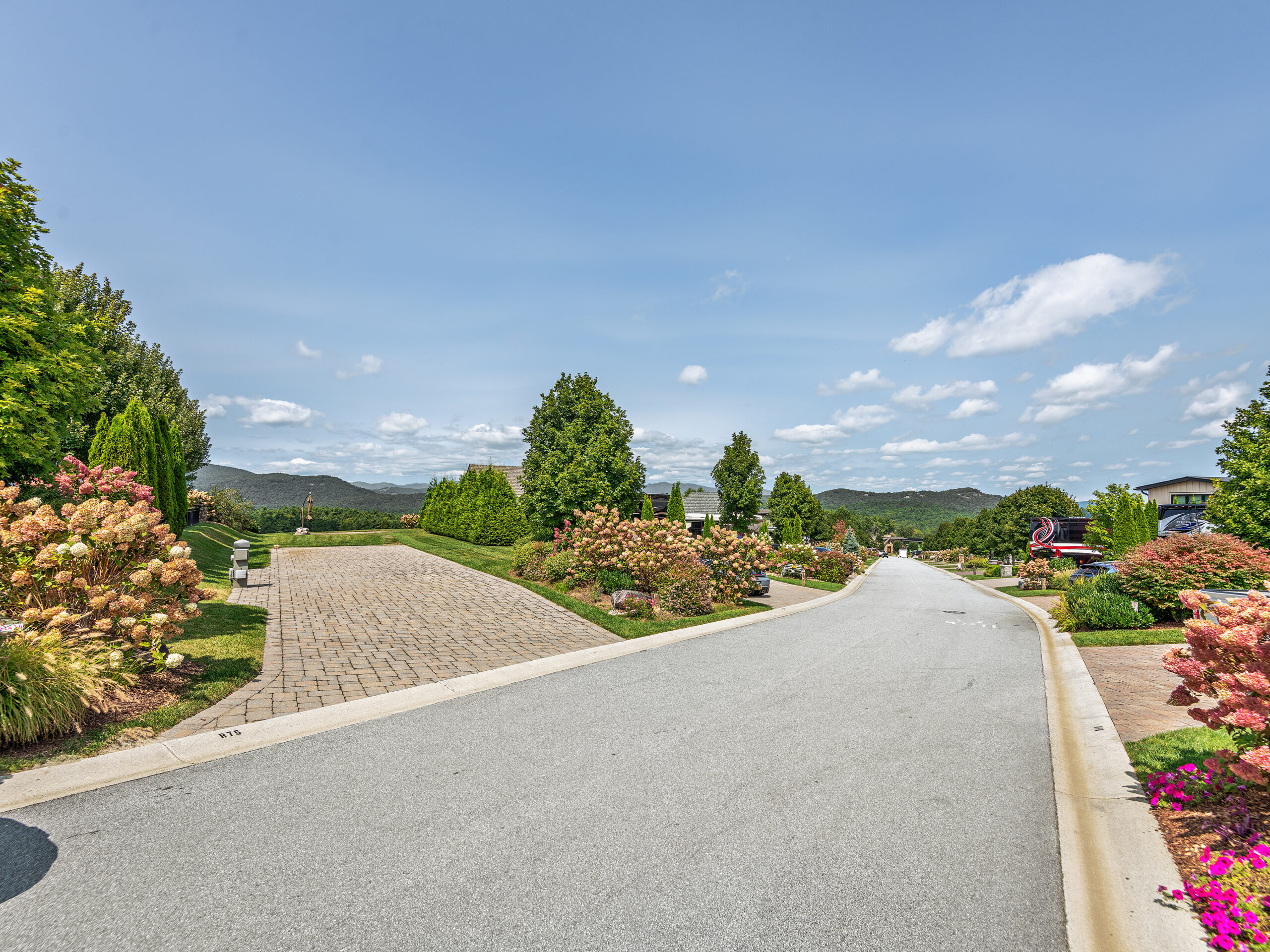 siterR75-ridge-221-mountain-falls-drive-lake-toxaway-02-scaled