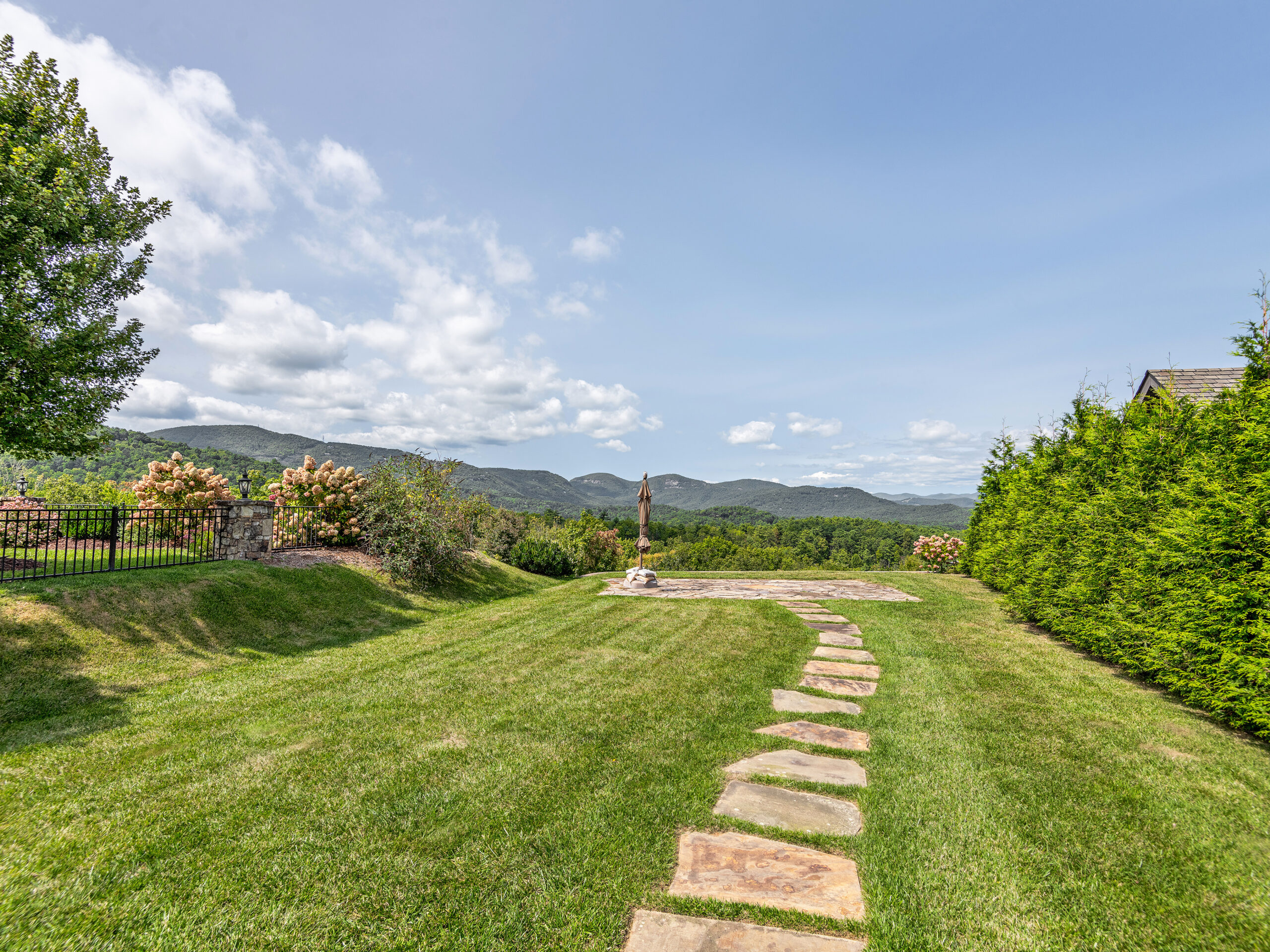 siterR75-ridge-221-mountain-falls-drive-lake-toxaway-04-scaled