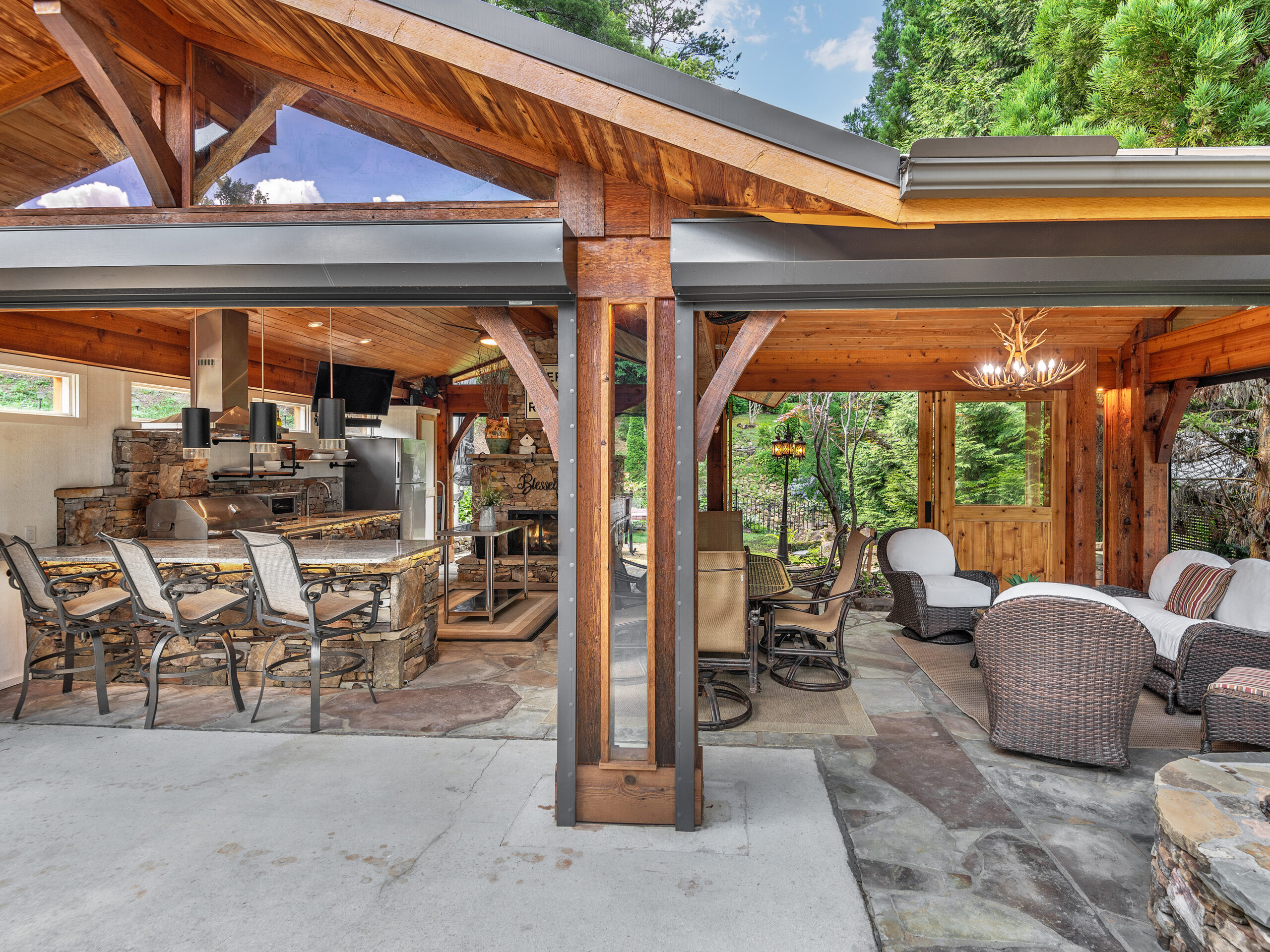 site128-valley-88-west-resorts-boulevard-lake-toxaway-04-1-scaled