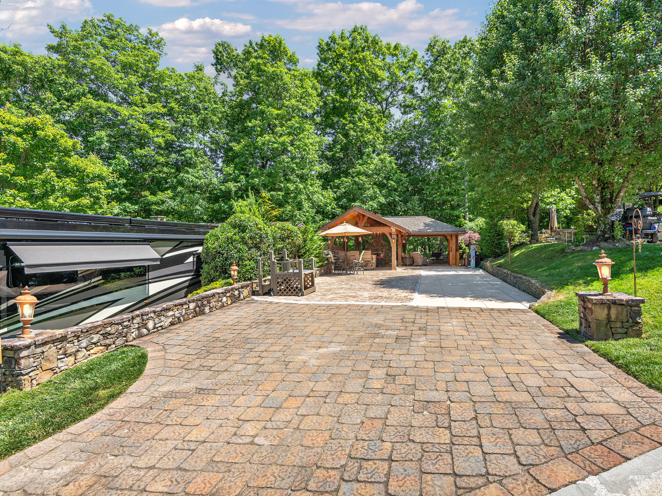 site30-valley-379-resorts-boulevard-lake-toxaway-02-scaled