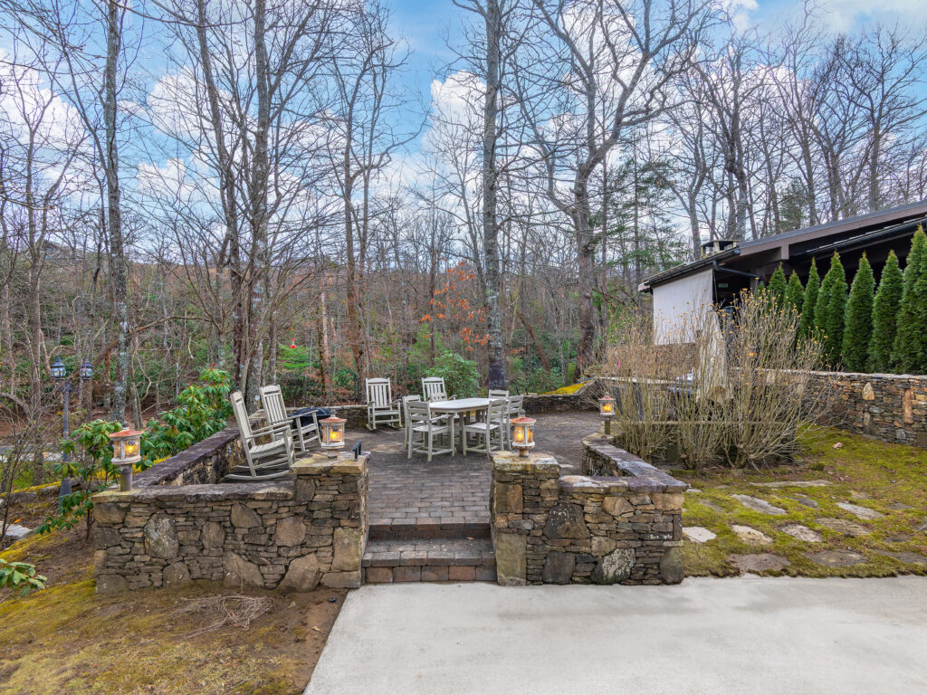 site32-valley-395-west-resorts-boulevard-lake-toxaway-05